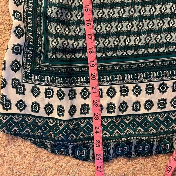 Francesca’s Miami Green and White Retro Split Neck Blouse.  Size Small - Picture 10 of 12